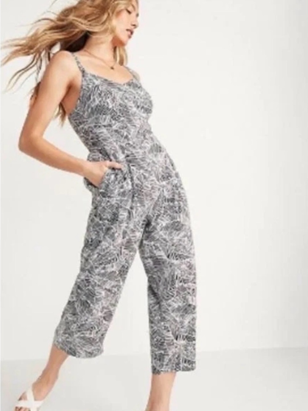 Old Navy Black & White Palm Printed Cami Cropped Jumpsuit, w/Smocked Back, SZ. L
